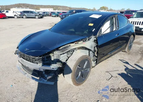 2020 Tesla Model 3 Standard Range Plus Rear-Wheel Drive/Standard Range Rear-Wheel Drive z USA, uszkodzony, nr VIN 5YJ3E1EA7LF802492